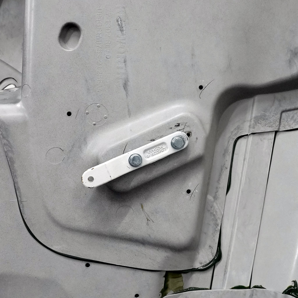 Kenworth T680 Hood Strut Mount Repair Kit