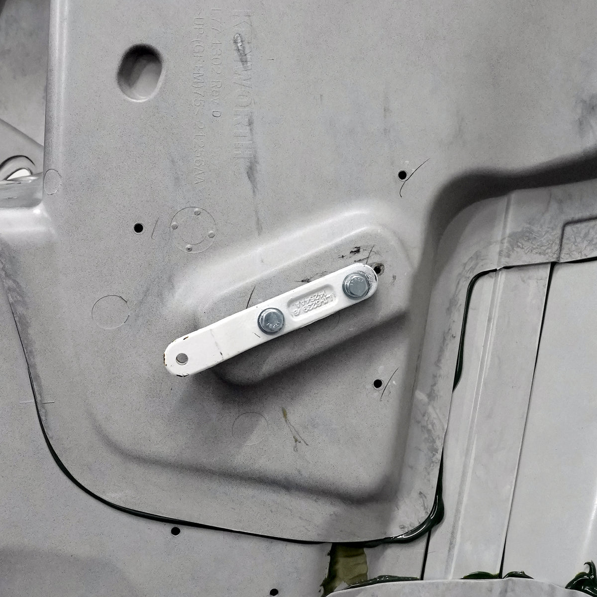 Kenworth T680 Hood Strut Mount Repair Kit
